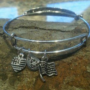 NWOT Feather bracelet